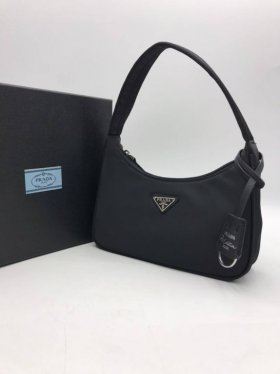 Сумки Prada: купить сумку женскую недорого на Клубок (ранее Клумба)