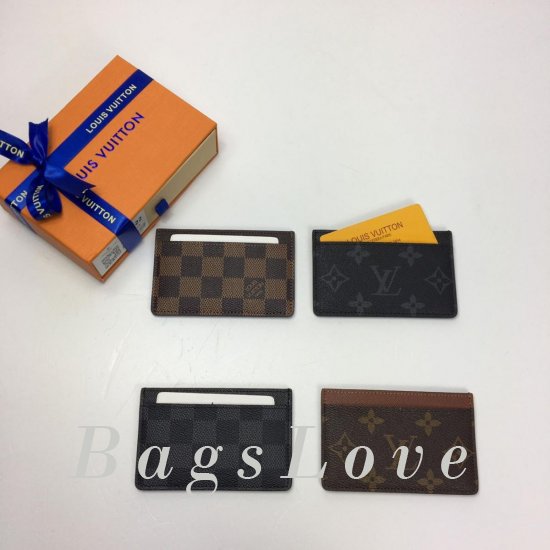 Обложка Louis Vuitton BЭ1105558