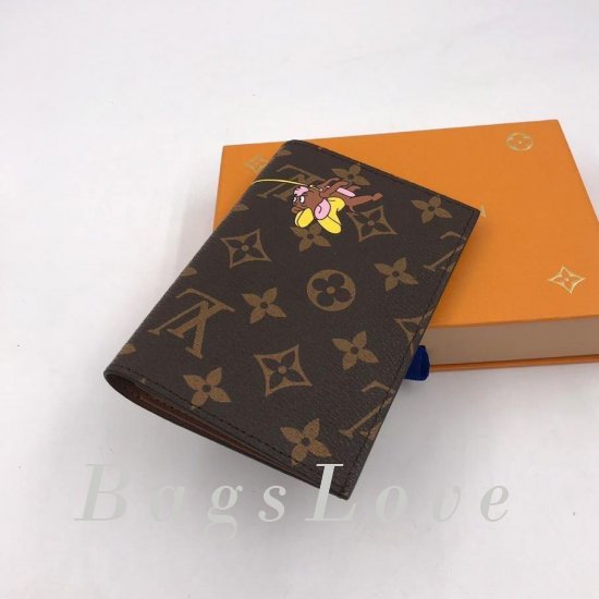 Обложка Louis Vuitton B106045