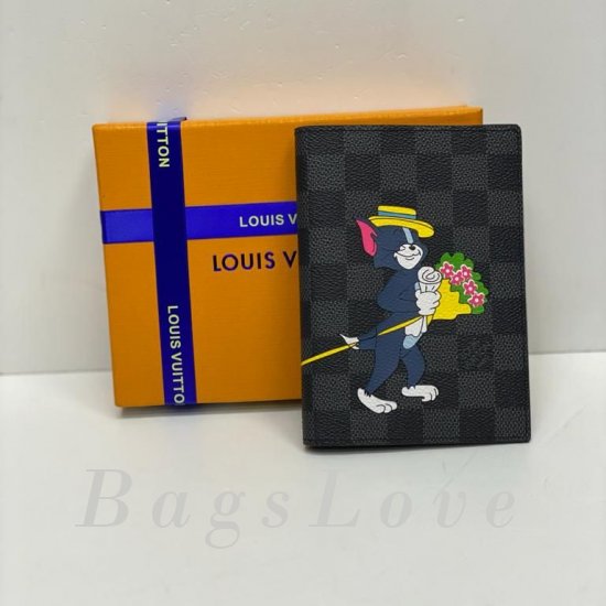 Обложка Louis Vuitton BЭ1105624