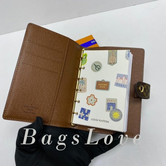 Обложка Louis Vuitton BЭ1105637