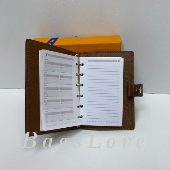 Обложка Louis Vuitton BЭ1105637