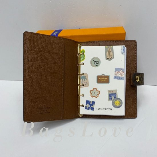 Обложка Louis Vuitton BЭ1105638