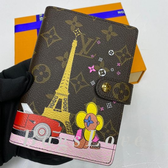 Обложка Louis Vuitton BЭ1105638