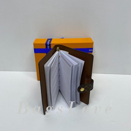 Обложка Louis Vuitton BЭ1105639