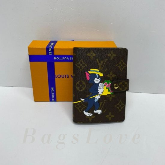 Обложка Louis Vuitton BЭ1105639