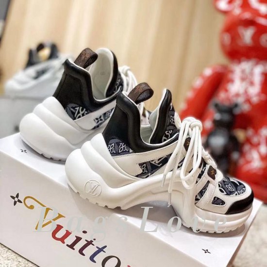 Женские кроссовки Louis Vuitton (Луи Виттон) B201952