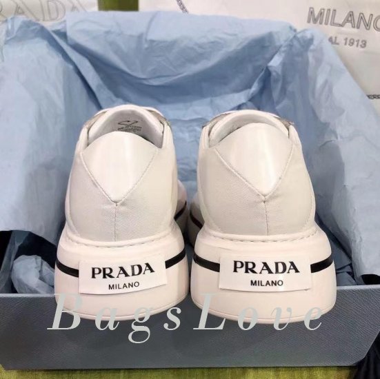Женские кроссовки Prada B107823