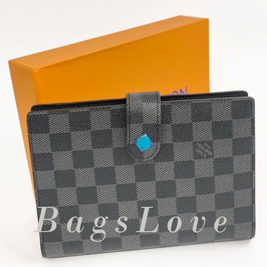 Обложка Louis Vuitton B104513