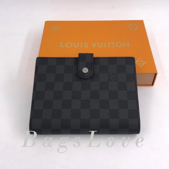 Обложка Louis Vuitton B104513