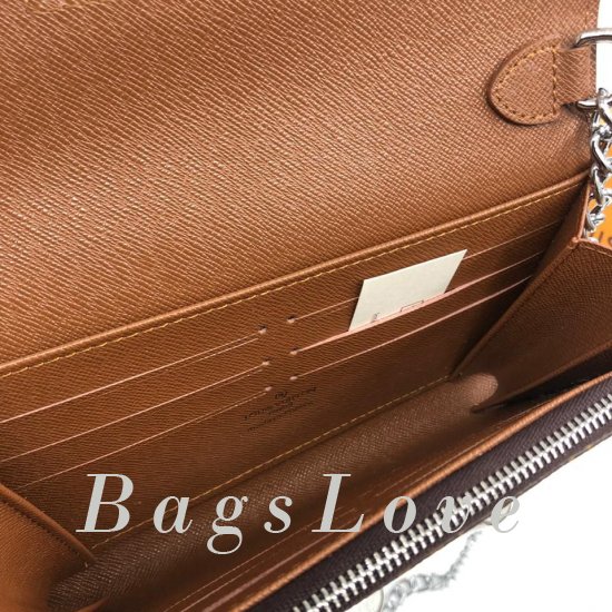 Клатч Louis Vuitton B104663