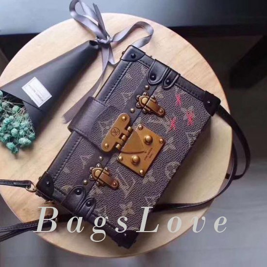 Клатч Louis Vuitton B105236