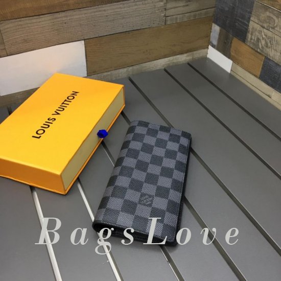 Обложка Louis Vuitton BЭ1105335