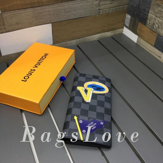 Обложка Louis Vuitton BЭ1105336