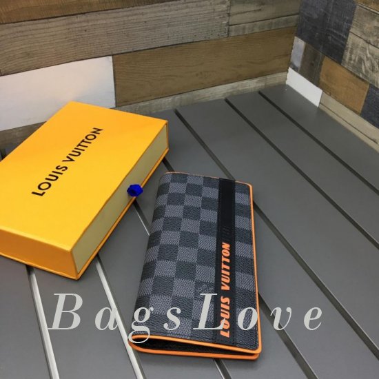 Обложка Louis Vuitton BЭ1105342