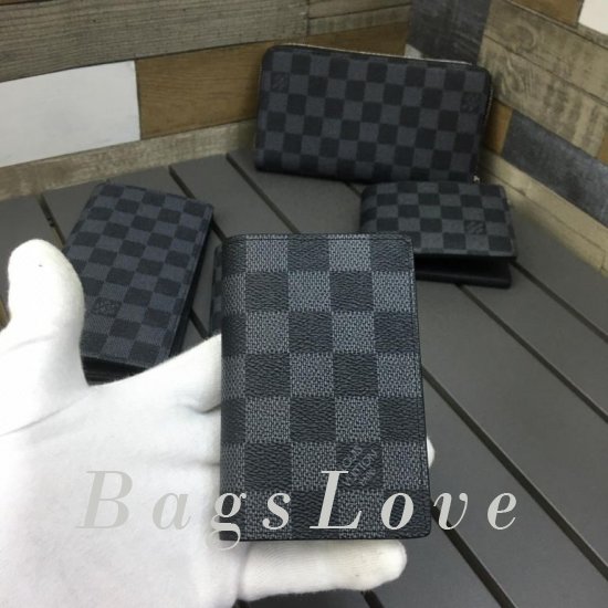 Обложка Louis Vuitton BЭ1105459