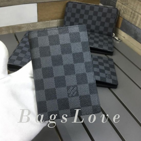 Обложка Louis Vuitton BЭ1105460